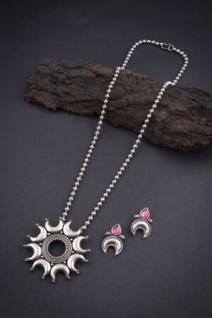 Oxidised Chain With Pendant