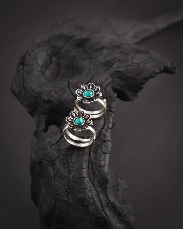 Green Stone Flower Toe Ring