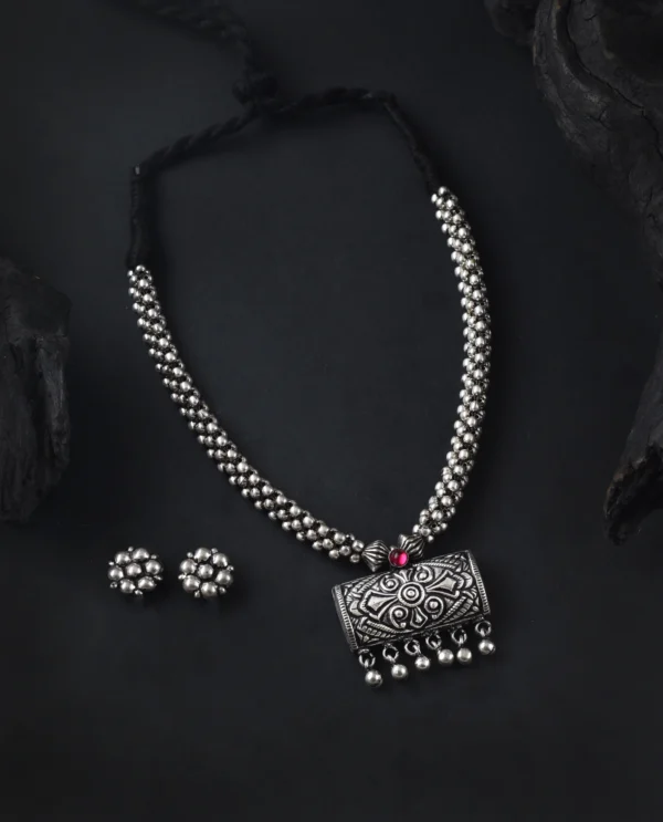 Oxidised K Pendant Thushi